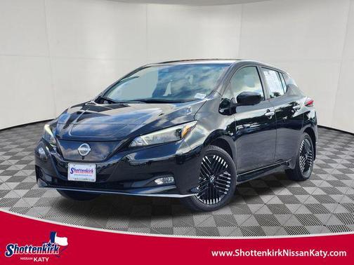 Super Black 2025 Nissan Leaf SV PLUS