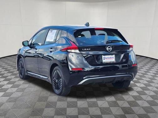Super Black 2025 Nissan Leaf SV PLUS
