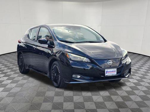 Super Black 2025 Nissan Leaf SV PLUS