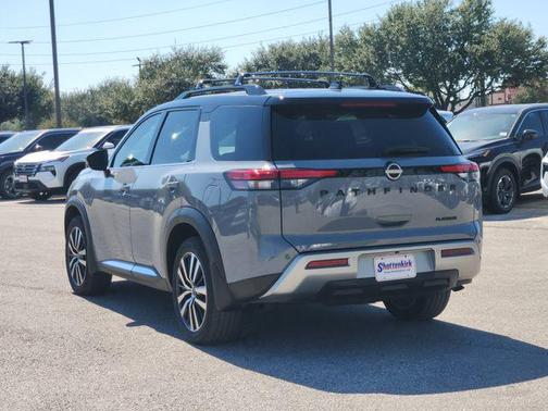 2024 Nissan Pathfinder Platinum FWD