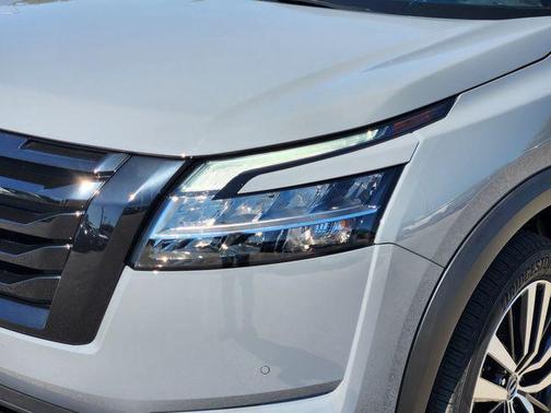 2024 Nissan Pathfinder Platinum FWD
