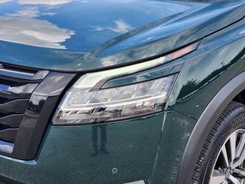 2024 Nissan Pathfinder SL FWD