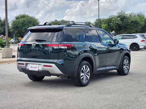 2024 Nissan Pathfinder SL FWD