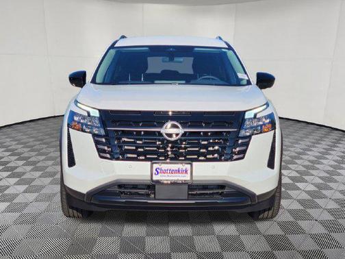 Everest White Pearl Tricoat 2026 Nissan Pathfinder SV