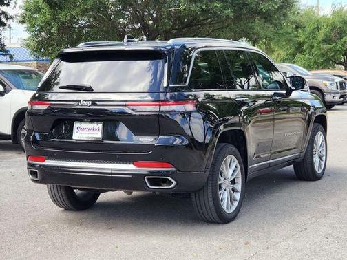 2023 Jeep Grand Cherokee Summit
