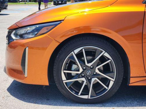 Orange Metallic/Super Blk 2025 Nissan Sentra SR