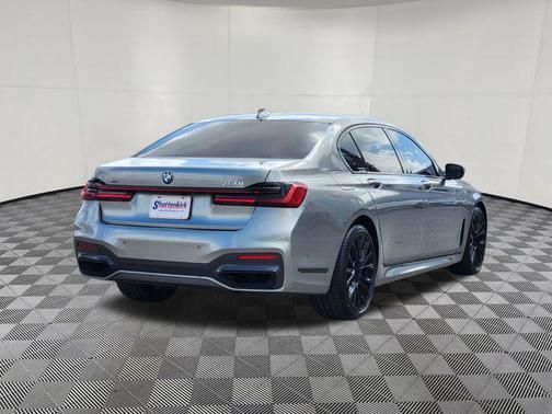 Donington Gray Metallic 2022 BMW 750 i xDrive