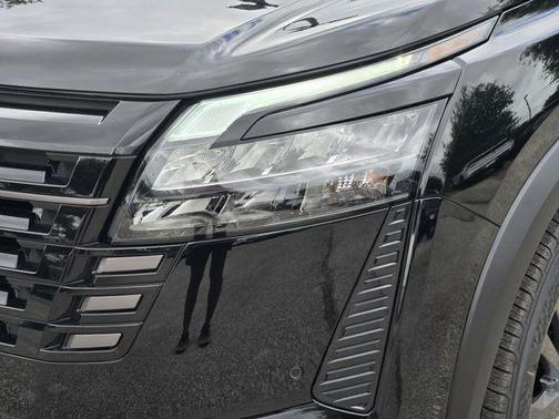 Super Black 2026 Nissan Pathfinder SV