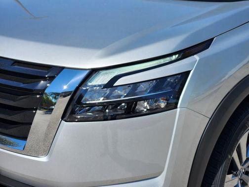 2025 Nissan Pathfinder SV FWD