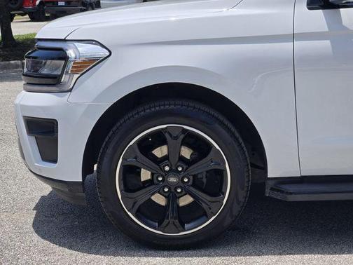 Oxford White 2022 Ford Expedition XLT