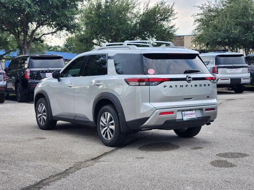2025 Nissan Pathfinder SL FWD
