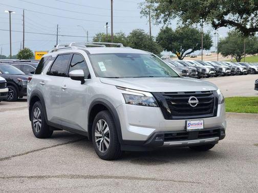 2025 Nissan Pathfinder SL FWD