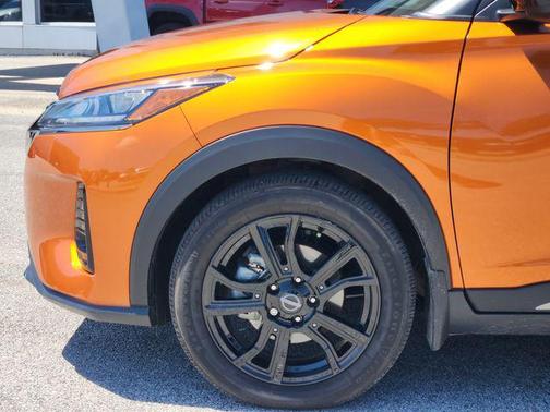 Monarch Orange Metallic/Super Black 2023 Nissan Kicks SR