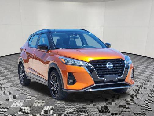 Monarch Orange Metallic/Super Black 2023 Nissan Kicks SR