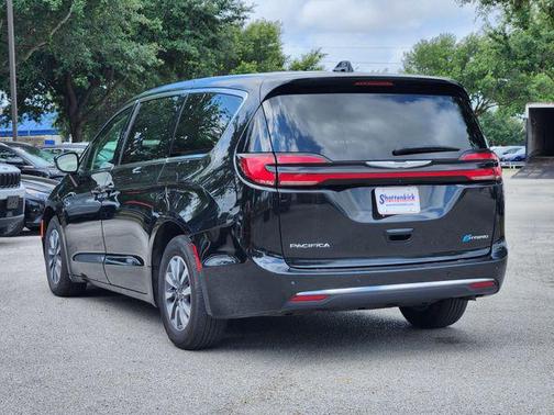 2024 Chrysler Pacifica Hybrid Select