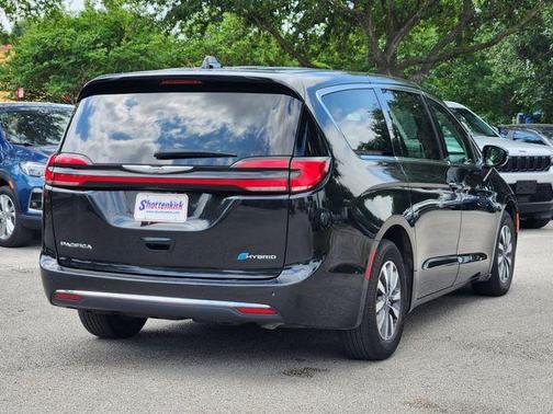 2024 Chrysler Pacifica Hybrid Select