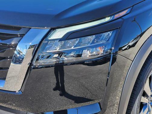 2025 Nissan Pathfinder SV FWD