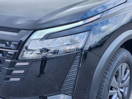 Super Black 2026 Nissan Pathfinder SV