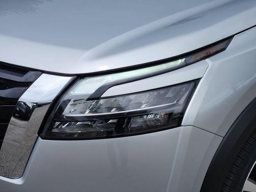2025 Nissan Pathfinder Platinum FWD