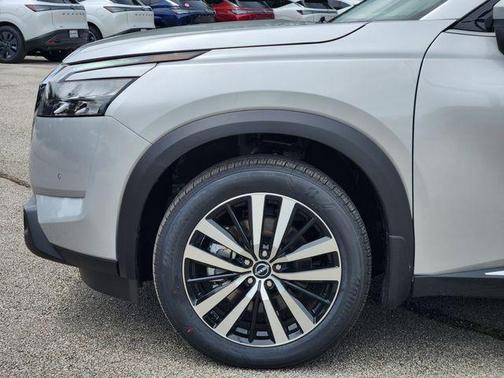 2025 Nissan Pathfinder Platinum FWD