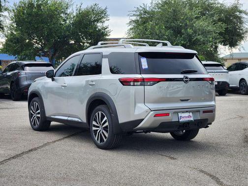 2025 Nissan Pathfinder Platinum FWD