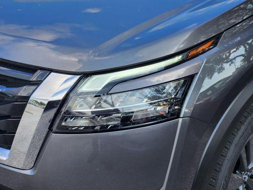 2025 Nissan Pathfinder SV FWD