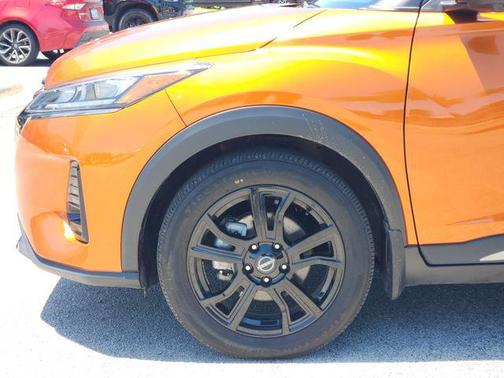 Monarch Orange Metallic/Super Black 2024 Nissan Kicks SR