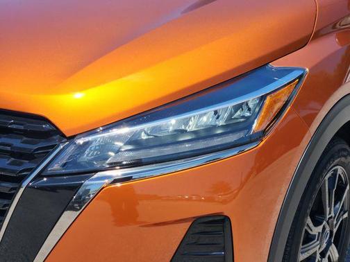 Monarch Orange Metallic/Super Black 2024 Nissan Kicks SR