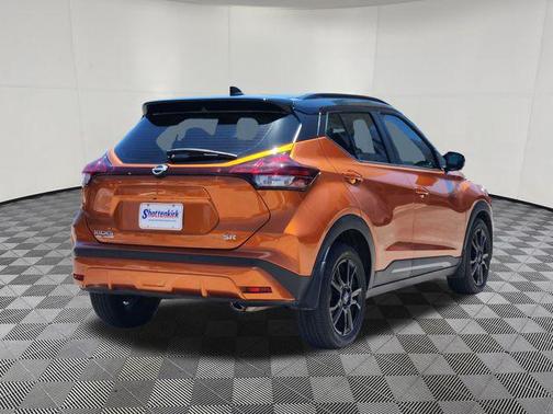 Monarch Orange Metallic/Super Black 2024 Nissan Kicks SR