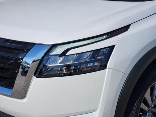 2025 Nissan Pathfinder SV FWD