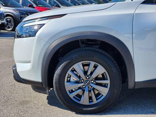 2025 Nissan Pathfinder SV FWD