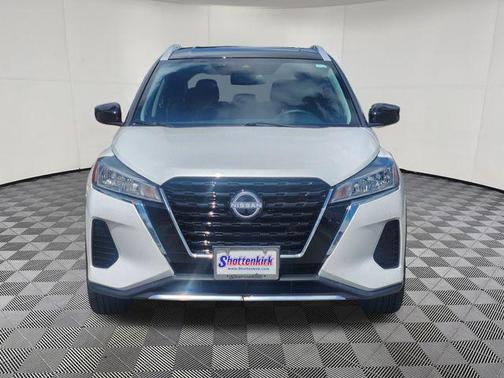 Aspen White/Super Black 2023 Nissan Kicks SV