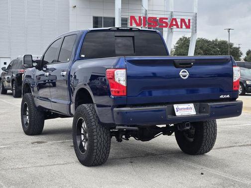 2021 Nissan Titan SV