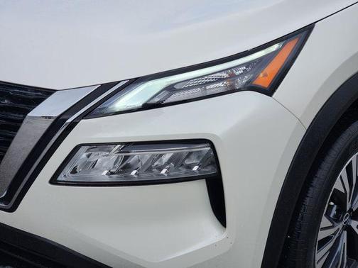 Pearl White Tricoat 2023 Nissan Rogue SV