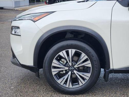 Pearl White Tricoat 2023 Nissan Rogue SV