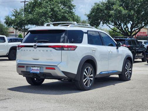 2025 Nissan Pathfinder Platinum FWD