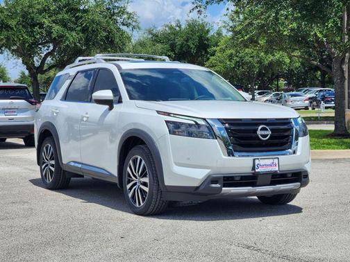 2025 Nissan Pathfinder Platinum FWD
