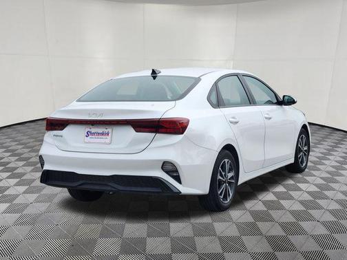 Snow White Pearl 2024 Kia Forte LXS