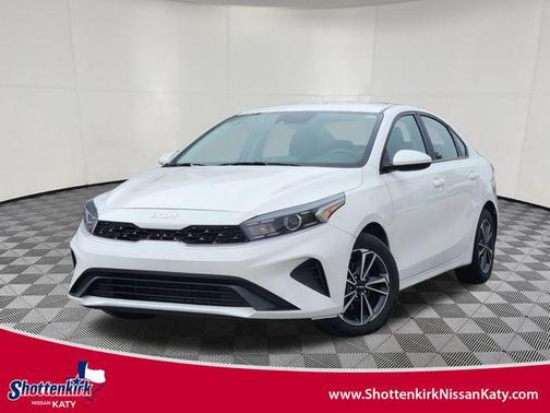 Snow White Pearl 2024 Kia Forte LXS