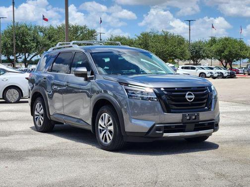 2023 Nissan Pathfinder SL FWD