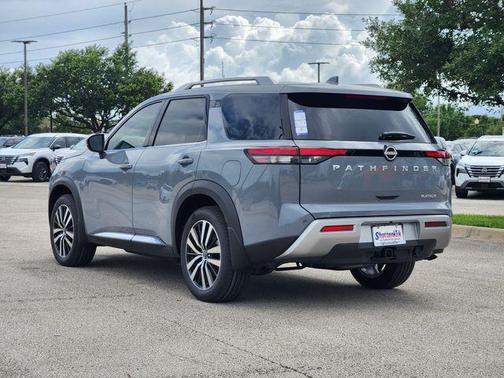 2025 Nissan Pathfinder Platinum FWD
