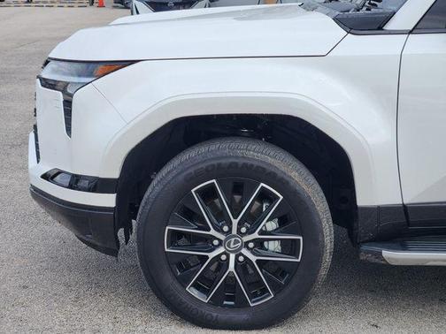 Eminent White Pearl 2025 Lexus GX 550 Premium+