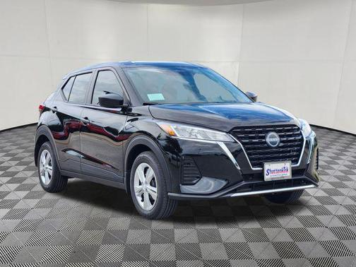 Super Black 2025 Nissan Kicks S