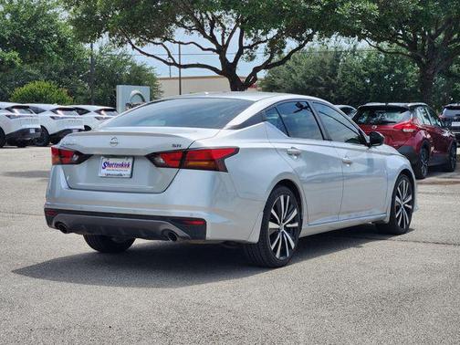 2020 Nissan Altima SR FWD