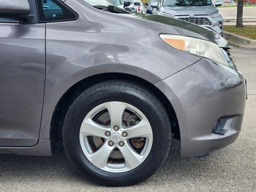 2017 Toyota Sienna LE