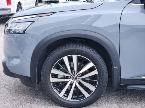 Boulder Gray Pearl 2024 Nissan Pathfinder Platinum FWD