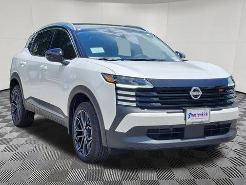 Aspen White/Super Black 2026 Nissan Kicks SR