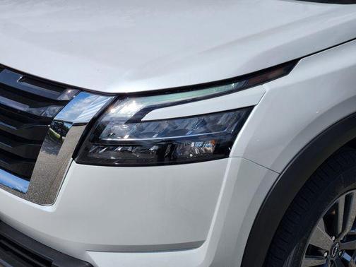 2025 Nissan Pathfinder SV FWD