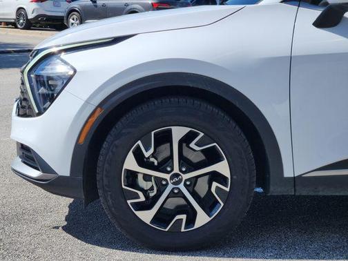 Glacial White Pearl 2023 Kia Sportage EX