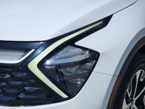 Glacial White Pearl 2023 Kia Sportage EX